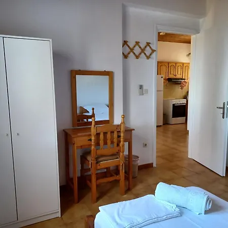 Nerissa 2, Two Bedroom House With Sea View Holiday home