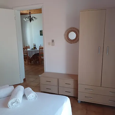 Vakantiehuis Nerissa 2, Two Bedroom House With Sea View Spartià