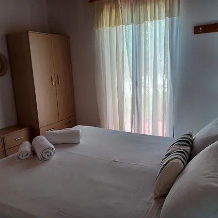 Nerissa 2, Two Bedroom House With Sea View * Spartià