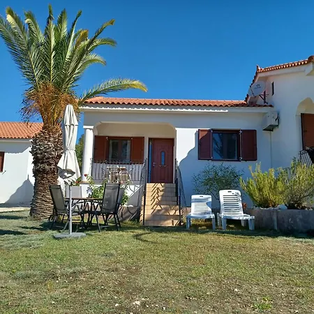 Nerissa 2, Two Bedroom Country House With Amazing Sea View *