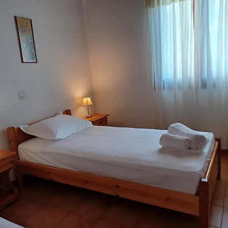 Nerissa 2, Two Bedroom House With Sea View * Spartià