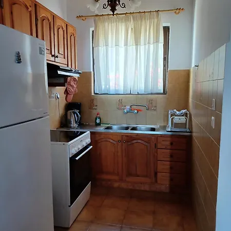 Vakantiehuis Nerissa 2, Two Bedroom House With Sea View