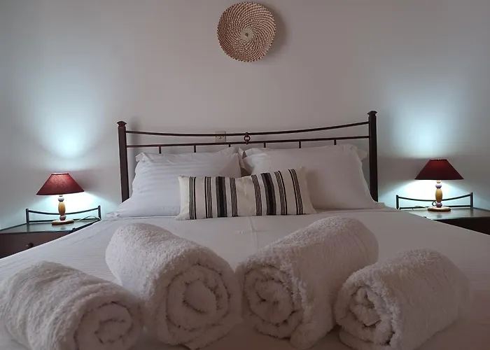 Nerissa 2, Two Bedroom Country House With Amazing Sea View *
