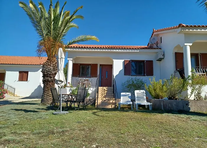 Nerissa 2, Two Bedroom Country House With Amazing Sea View *