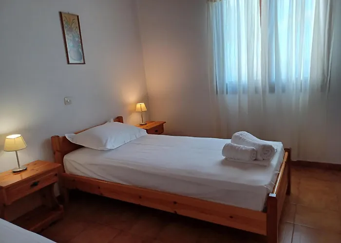 Nerissa 2, Two Bedroom House With Sea View * Spartià